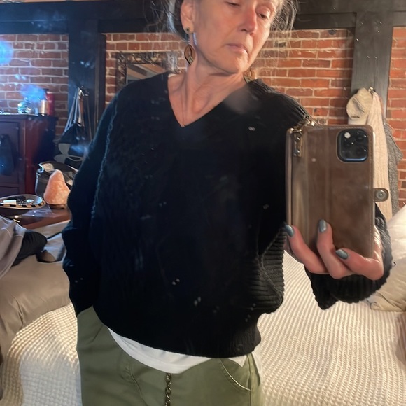 Thick & soft black sweater - Picture 2 of 16